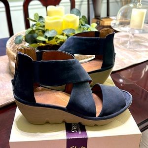 Clarks Black Leather Wedge Comfy Sandals Size 9.5